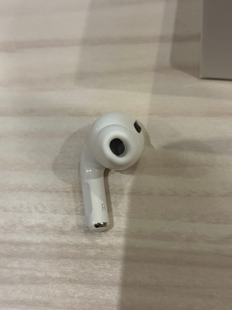 AirPods Pro2 本体ケース＋右耳＋シリコンケース