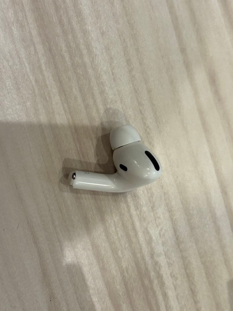 AirPods Pro2 本体ケース＋右耳＋シリコンケース