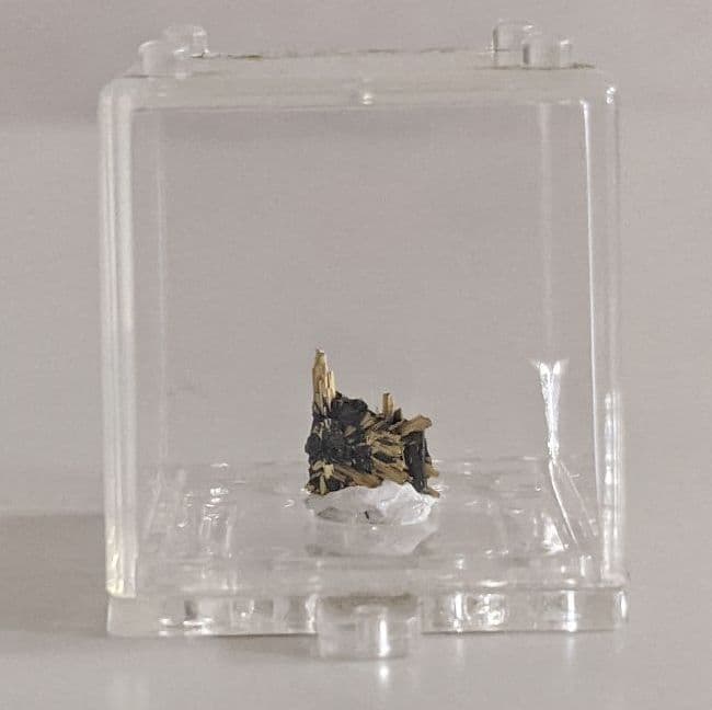 タイチンルチルクォーツ　原石　16×9mm