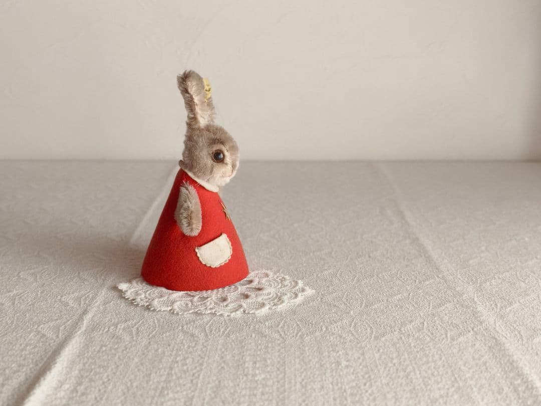 * vintage steiff ❀ * 赤いワンピースの ウサちゃん