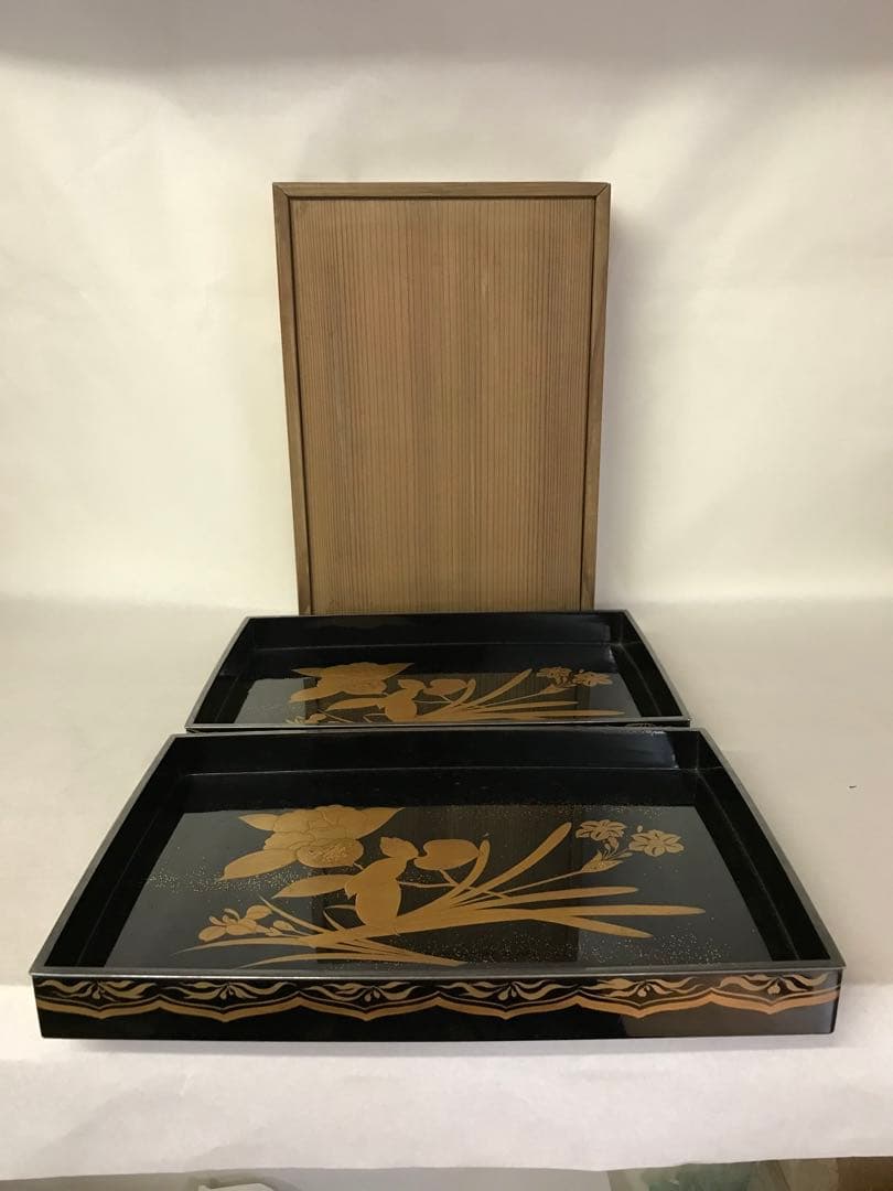 草花文蒔絵角盆(大・小)