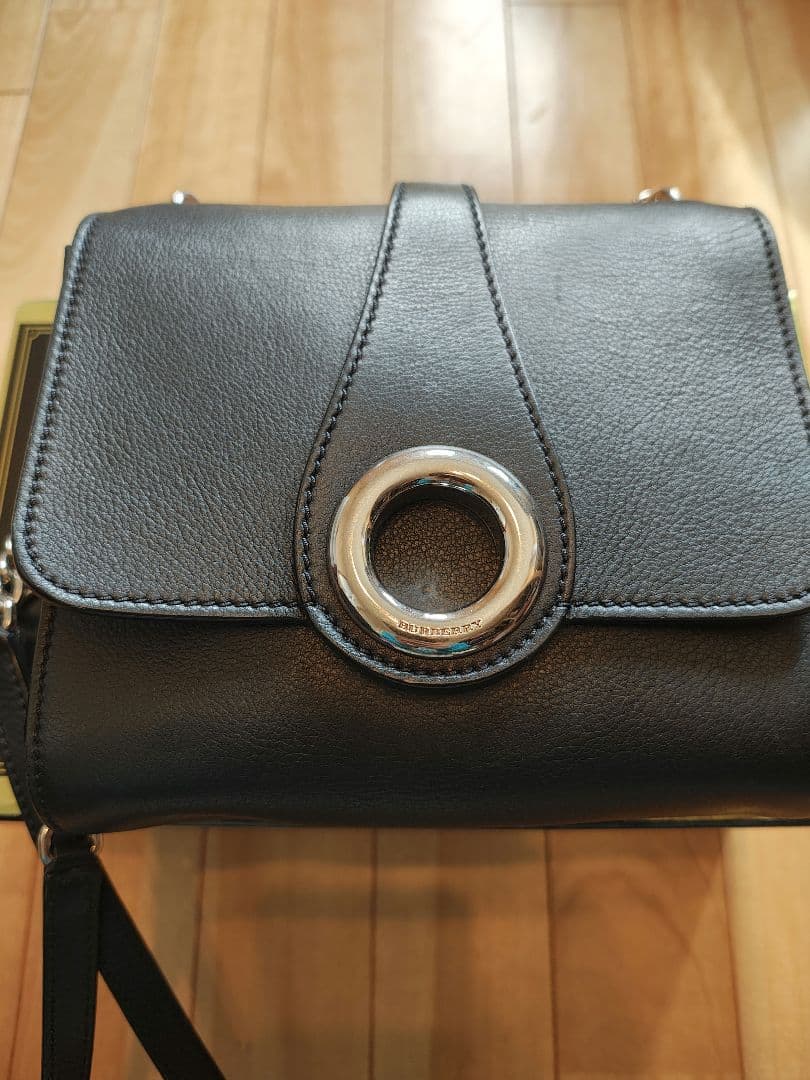 ✨BURBERRY（バーバリー）レザーショルダーバッグ✨
