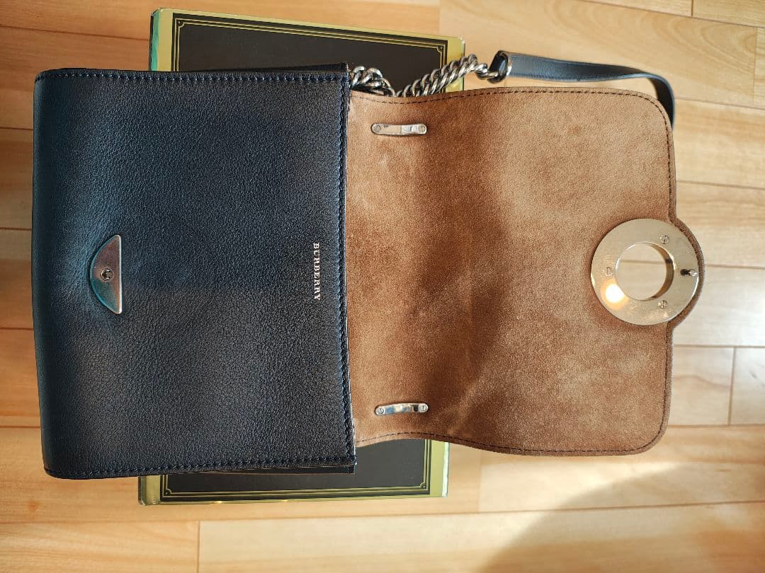 ✨BURBERRY（バーバリー）レザーショルダーバッグ✨