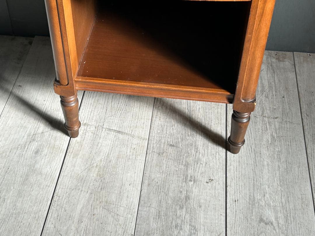 ① フランスベッド　ヨーロピアン　クラシカル　ナイトテーブル　アンティーク　IG