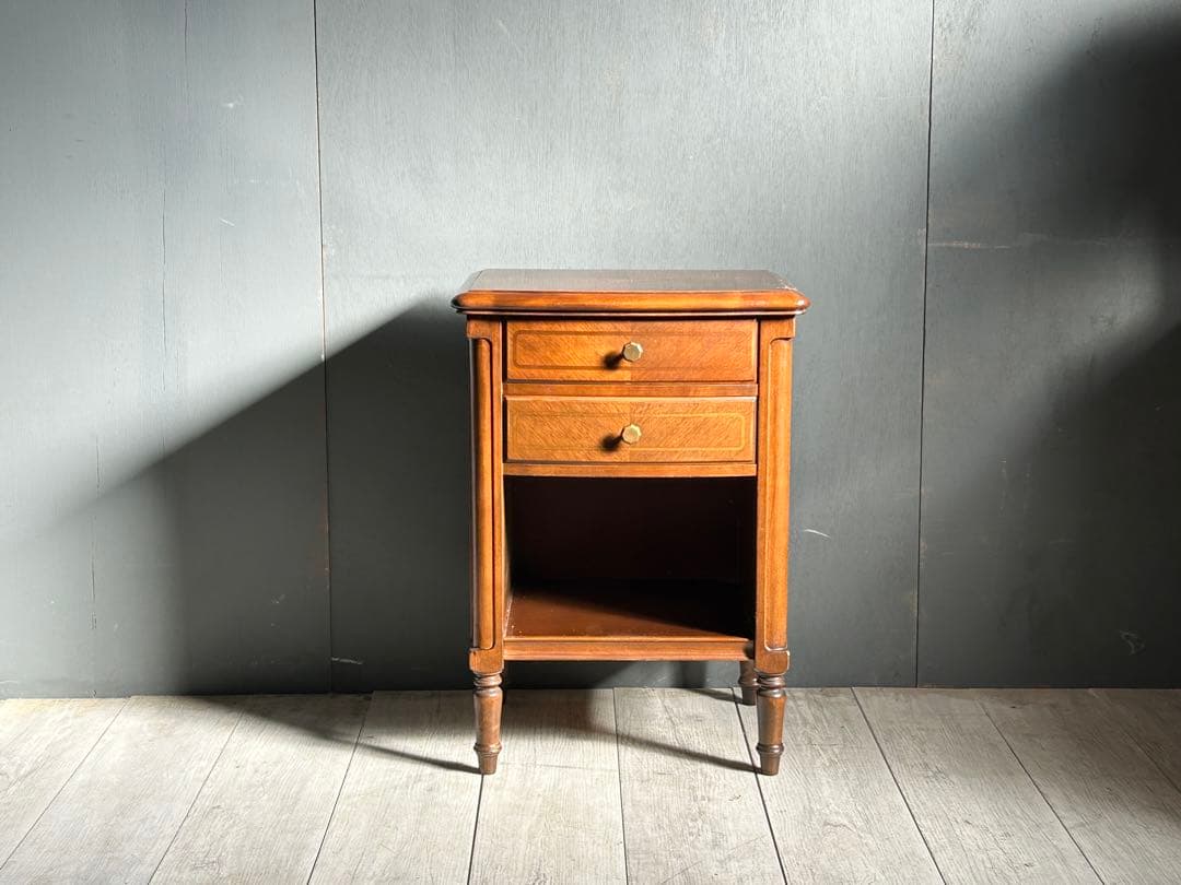 ① フランスベッド　ヨーロピアン　クラシカル　ナイトテーブル　アンティーク　IG