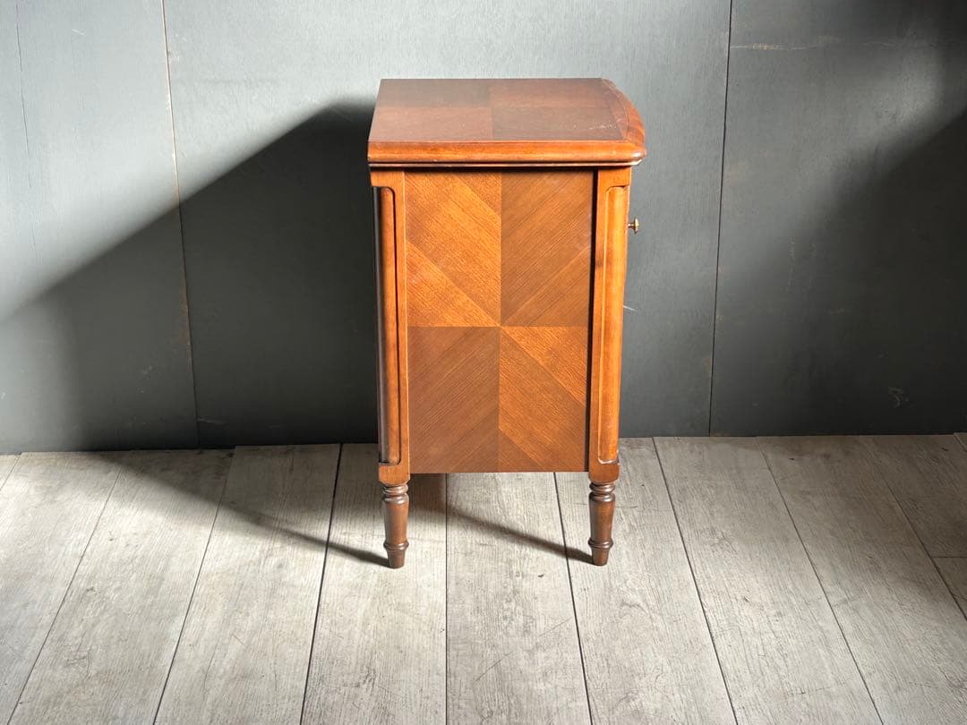 ① フランスベッド　ヨーロピアン　クラシカル　ナイトテーブル　アンティーク　IG