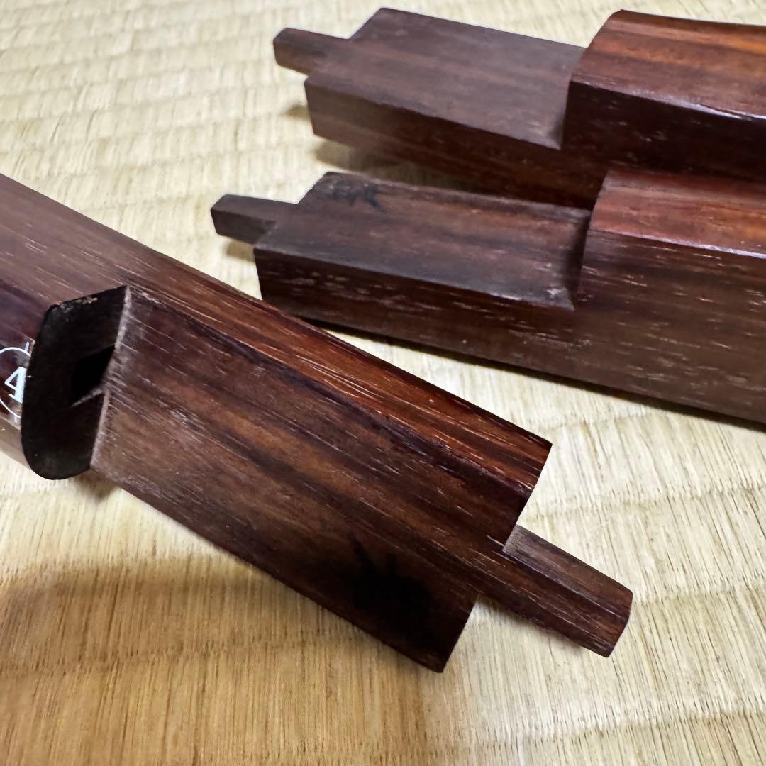 三味線　太棹　紫檀　丸打胴　糸まき　宇柄　天神欠け無し　東さわり有り　リンドウ