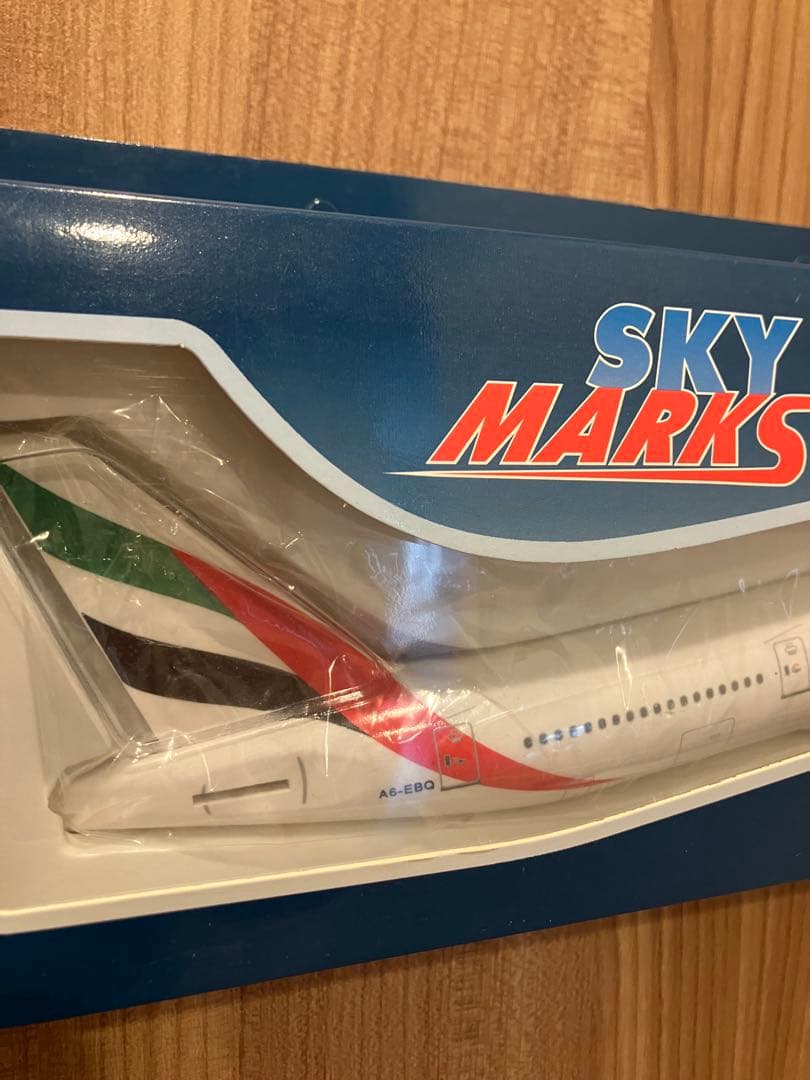 エミレーツ航空 B777-300ER プラモデル 1/200