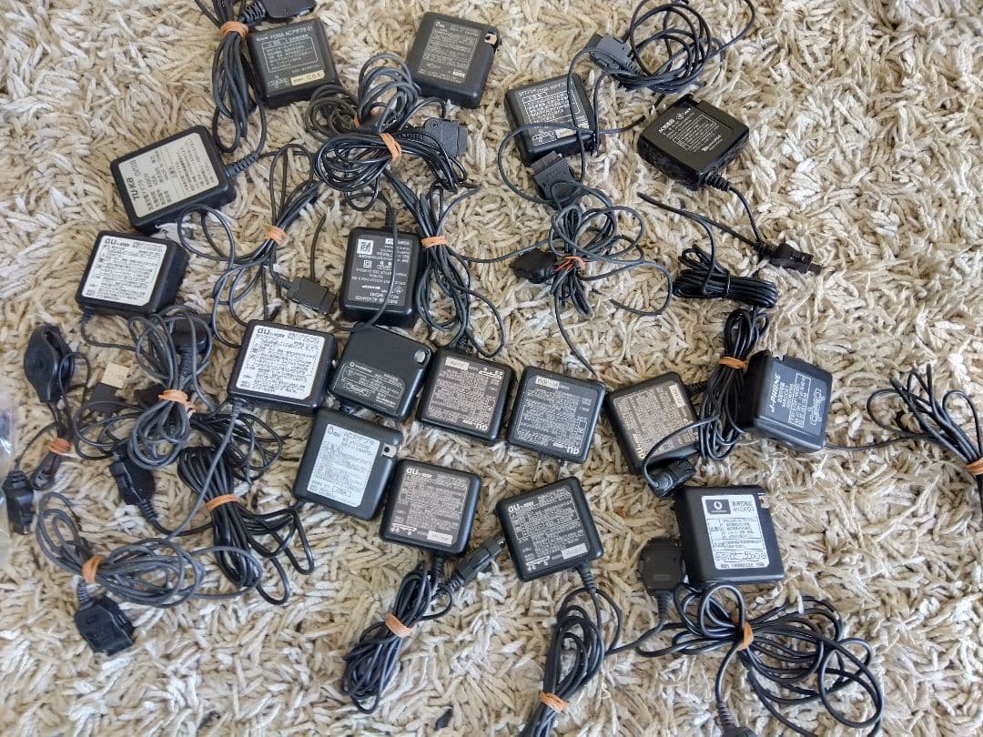 ガラケーや卓上ホルダまとめ売りジャンク品