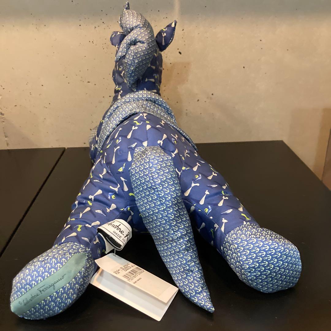 馬の形のぬいぐるみ 青色パターン 中型　（フェラガモ）