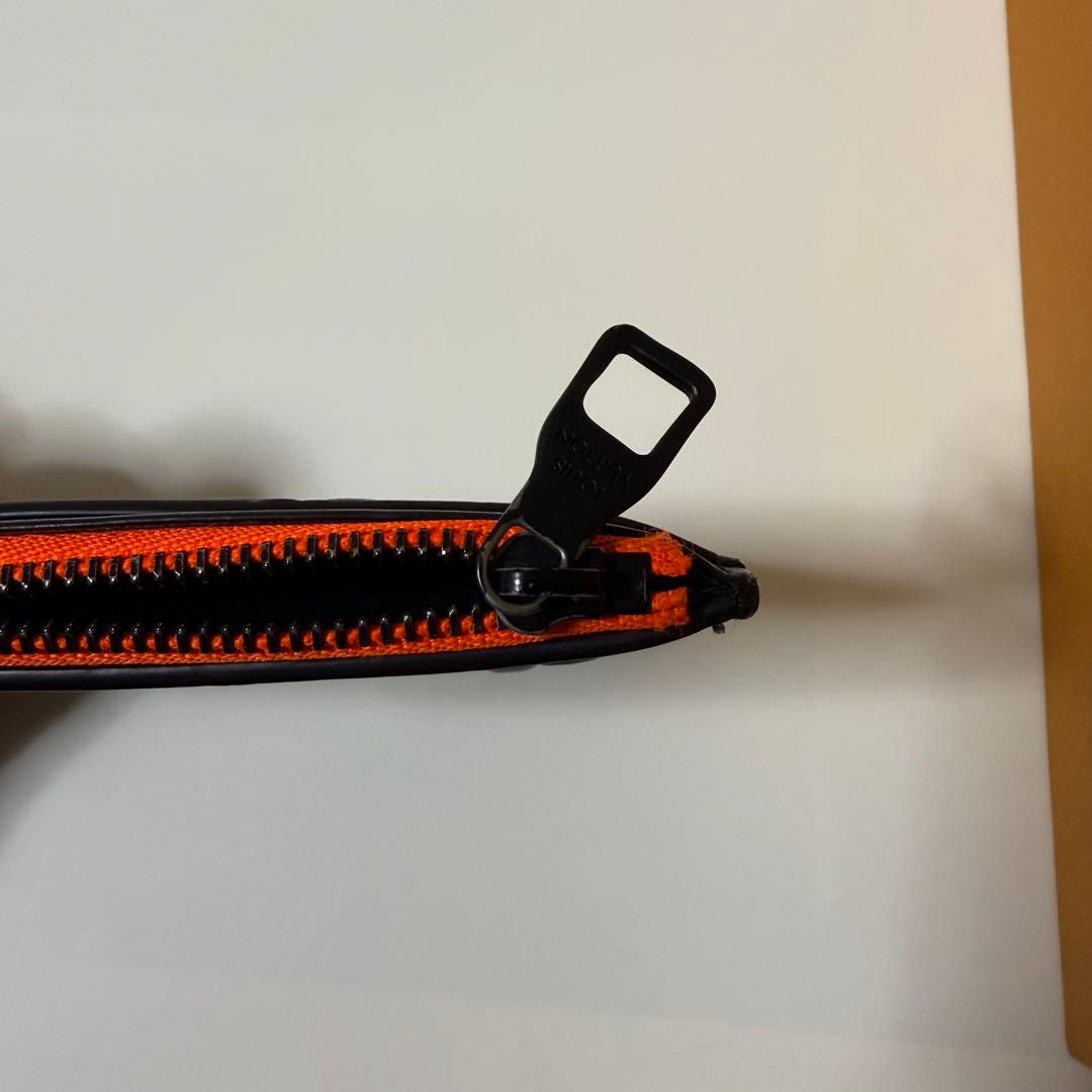 ルイヴィトン フラグメントケース モノグラム エンボス 黒