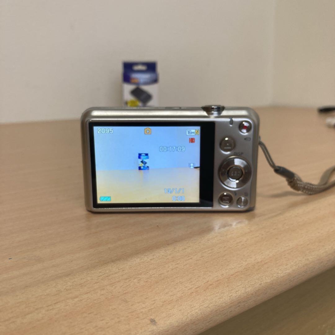 CASIO　デジカメ EXILIM EX-ZS26　シルバー　コンデジ