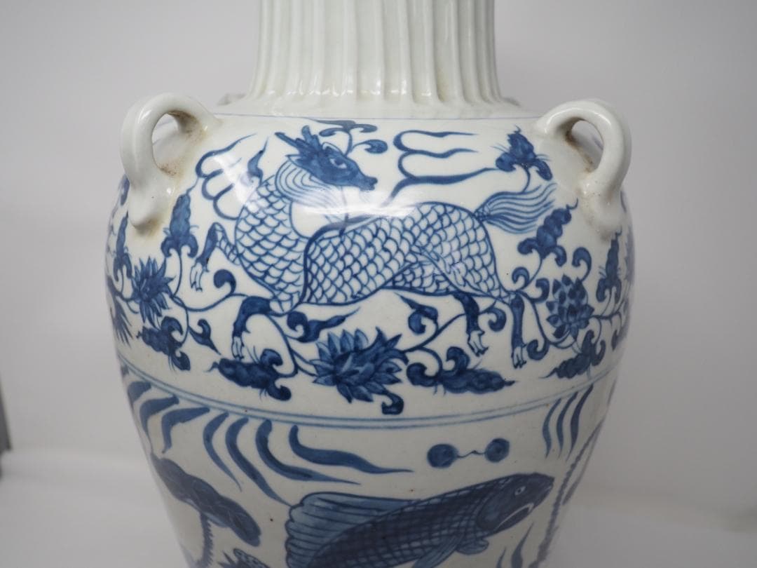 青花　染付　耳付　瓶　壺　花瓶　麒麟　鳳凰　魚　蓮　魚藻紋　中国　中華　修理跡