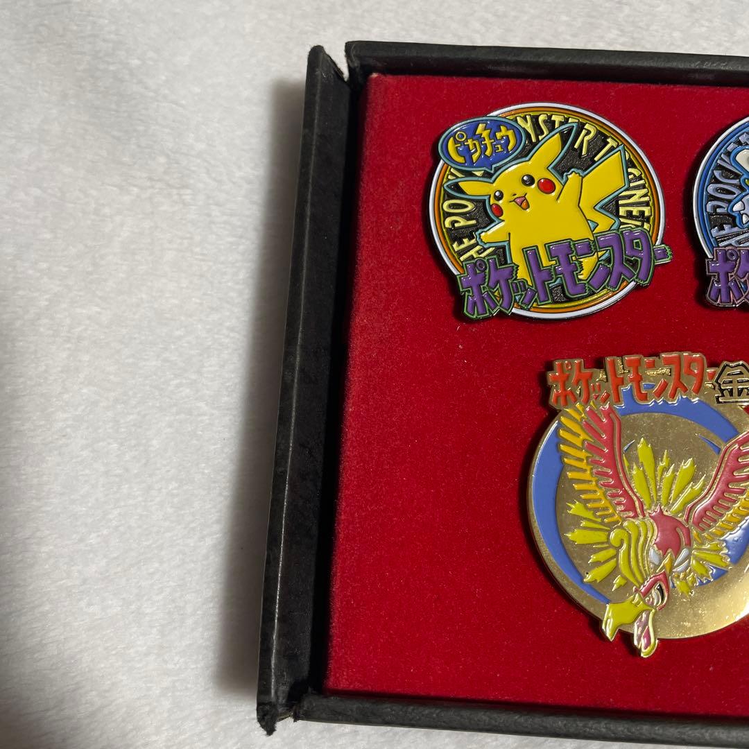 ポケモン ミレニアムバッジ 2000年記念 限定 ピンバッジ