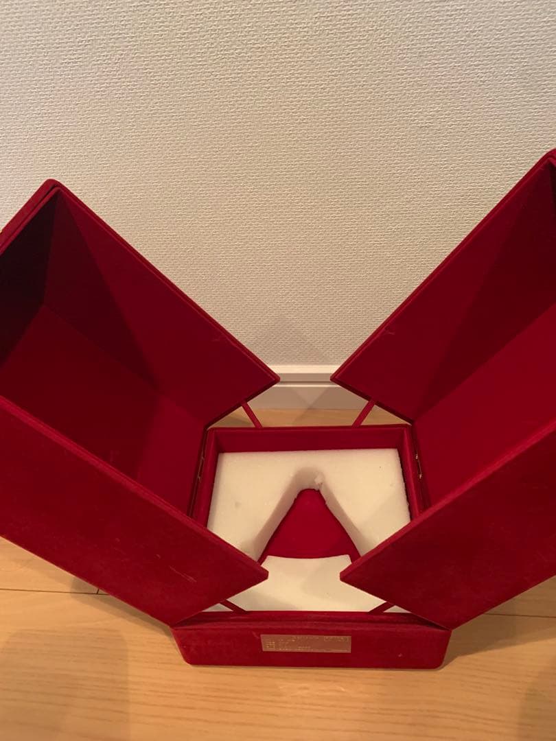 青いエナメル卵型コレクション