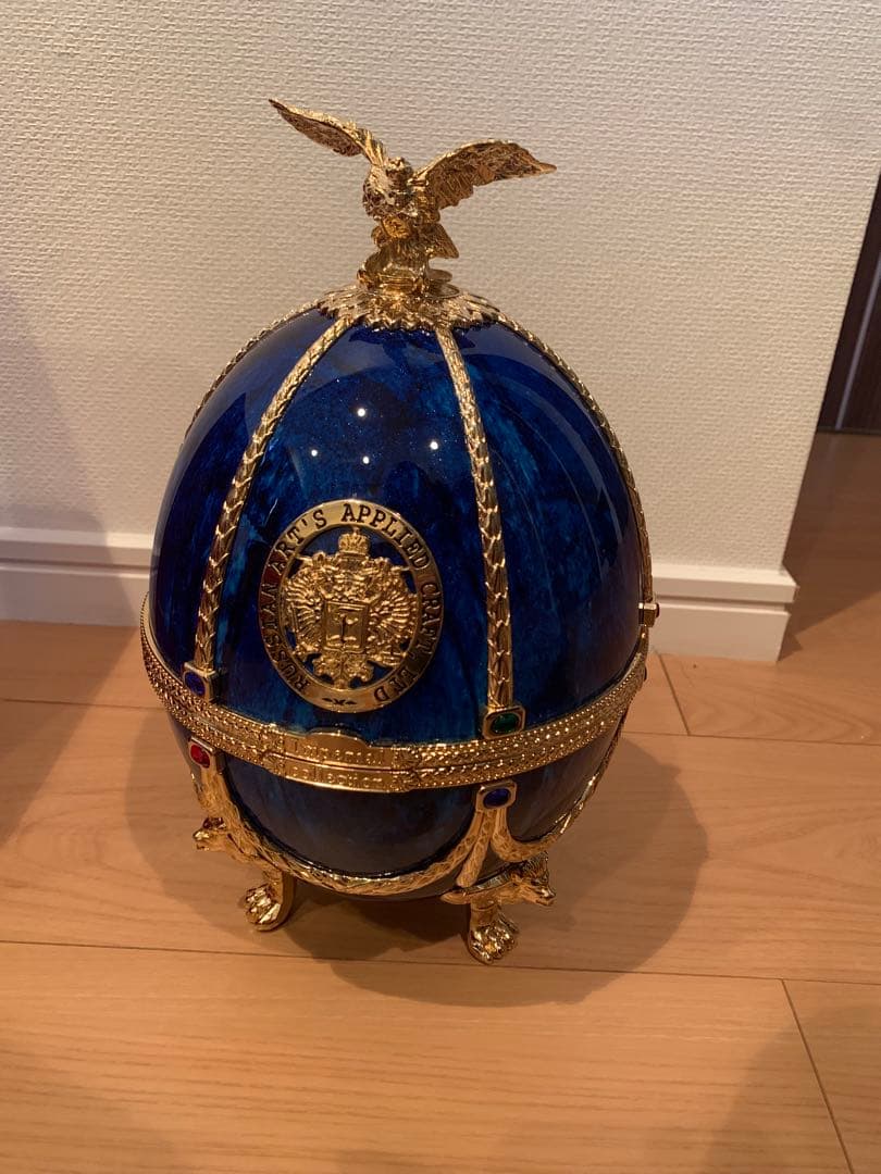 青いエナメル卵型コレクション