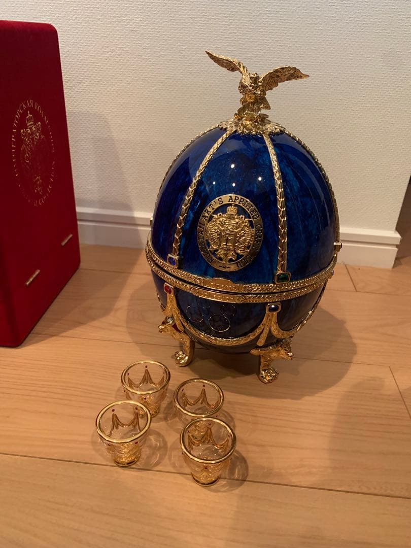 青いエナメル卵型コレクション