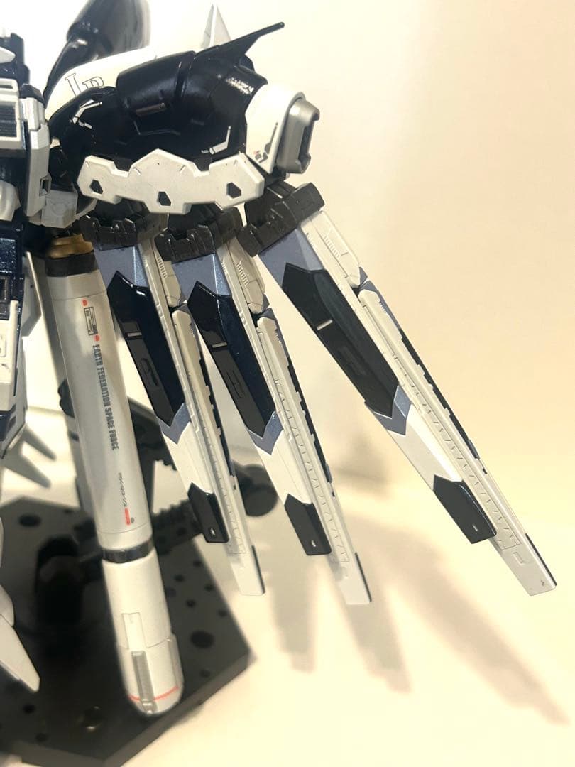 RG Hi-νガンダム 完成品　全塗装