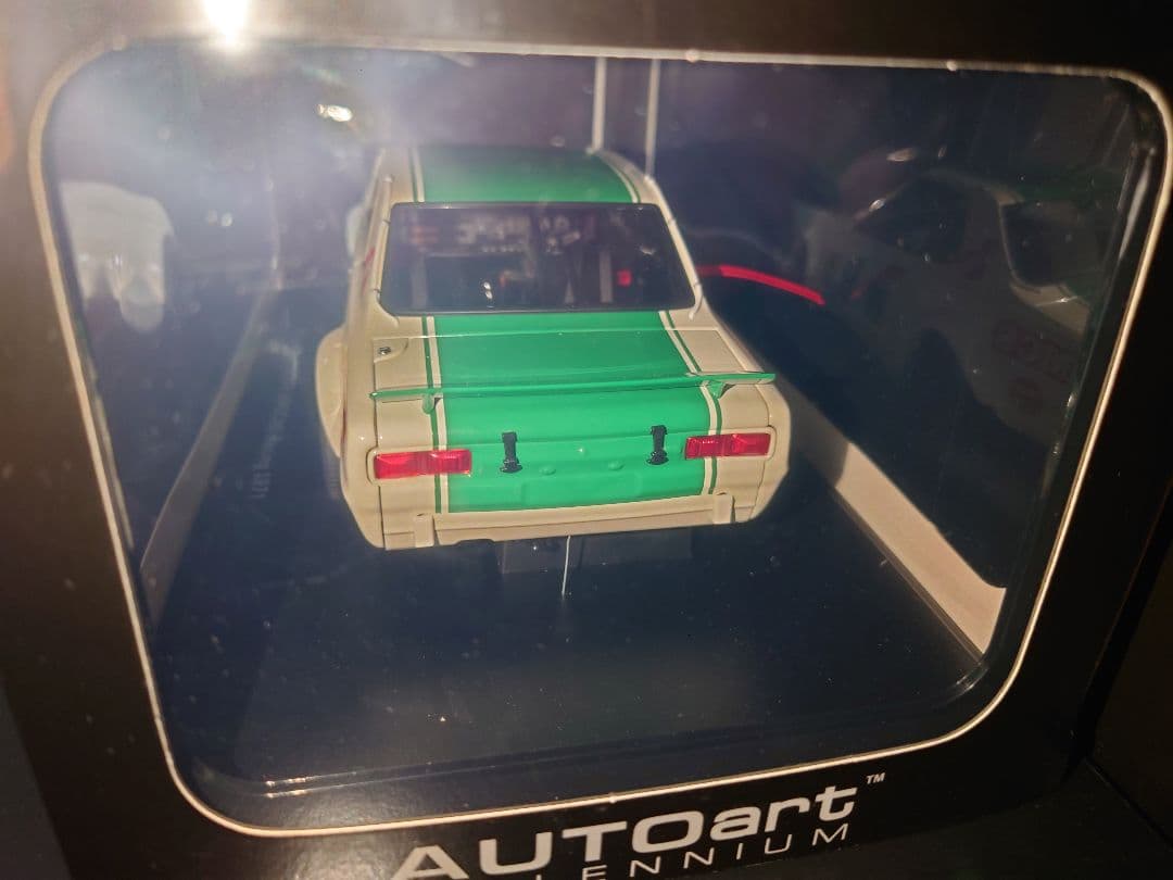 ミニカー 1/18 autoart Nissan 2000 GT-R Kpgc1