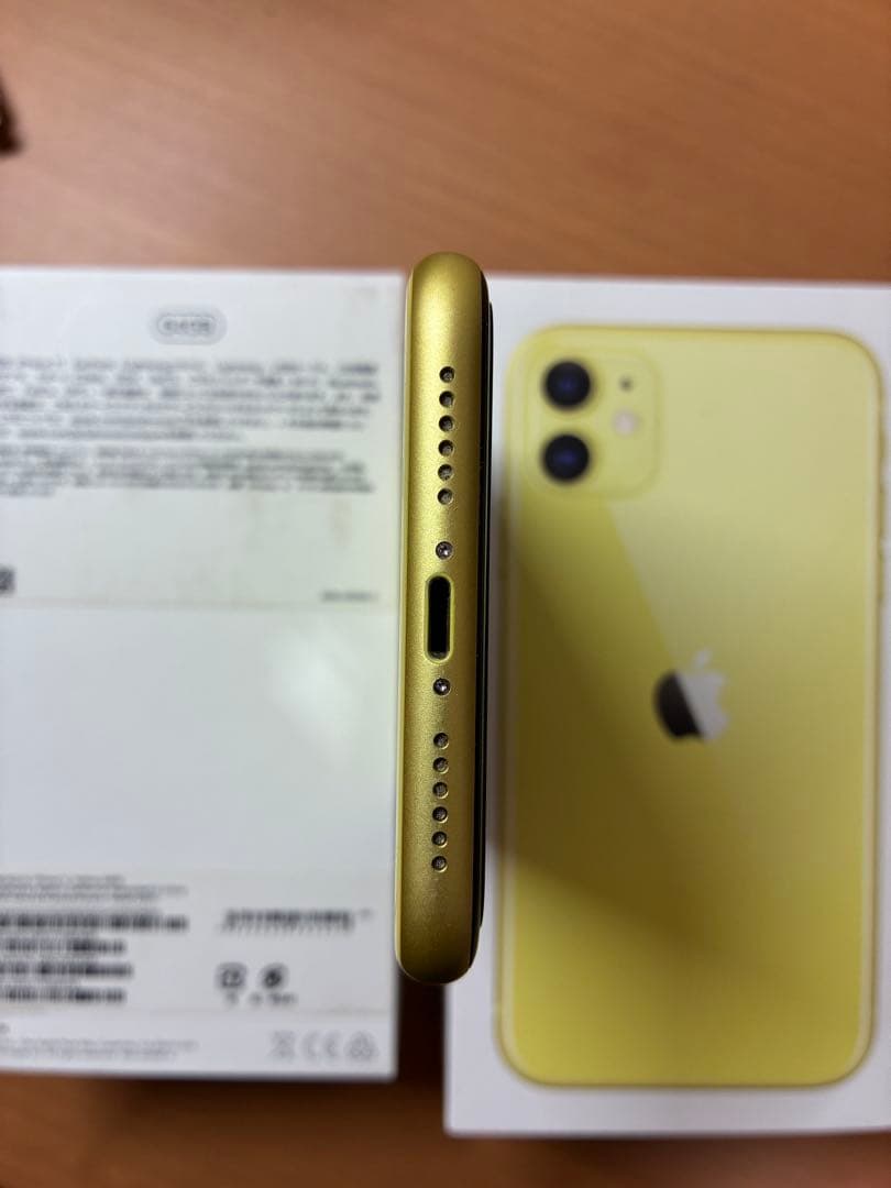 【美品】iPhone 11 64GB バッテリー82％　割れキズ無し、カバー