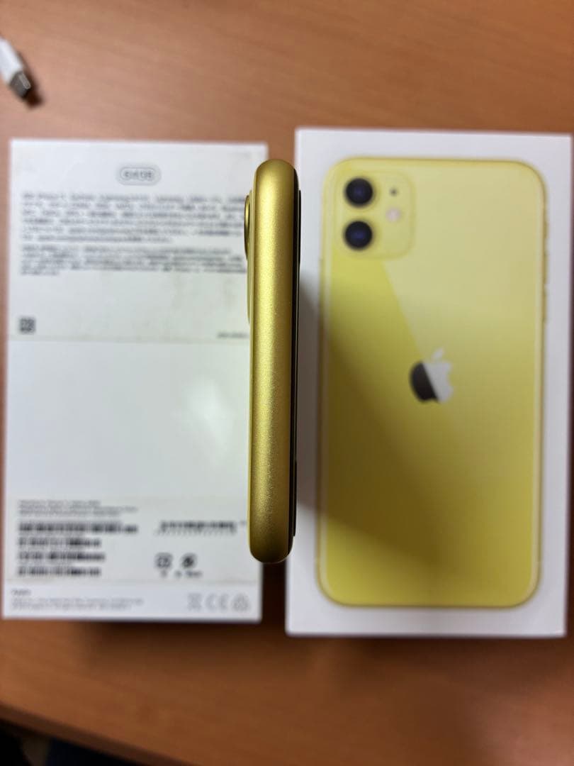 【美品】iPhone 11 64GB バッテリー82％　割れキズ無し、カバー