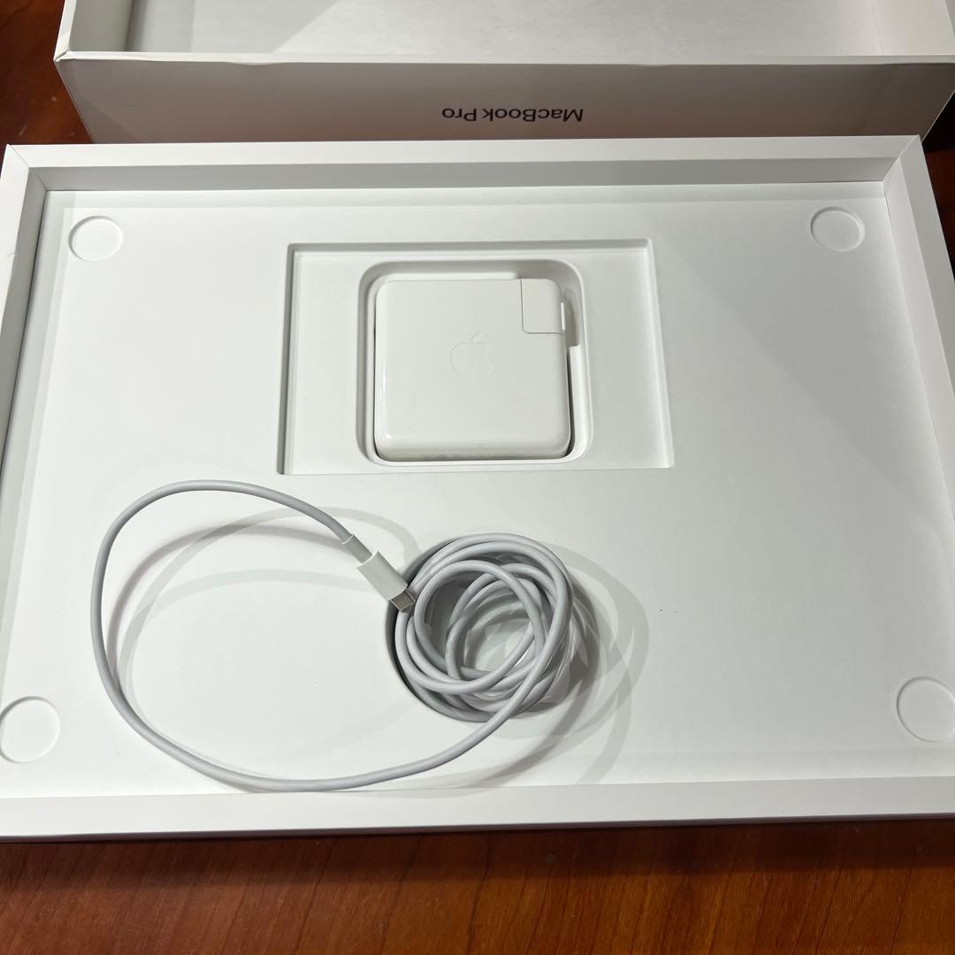 【美品】MacBookPro 2019／16インチ／1TB／i9