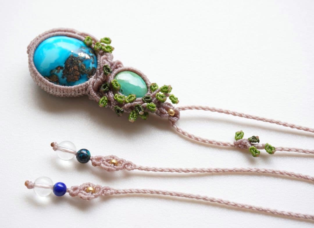 《空と大地の間に》イラン産&チベット産　ターコイズ　マクラメ　ネックレス