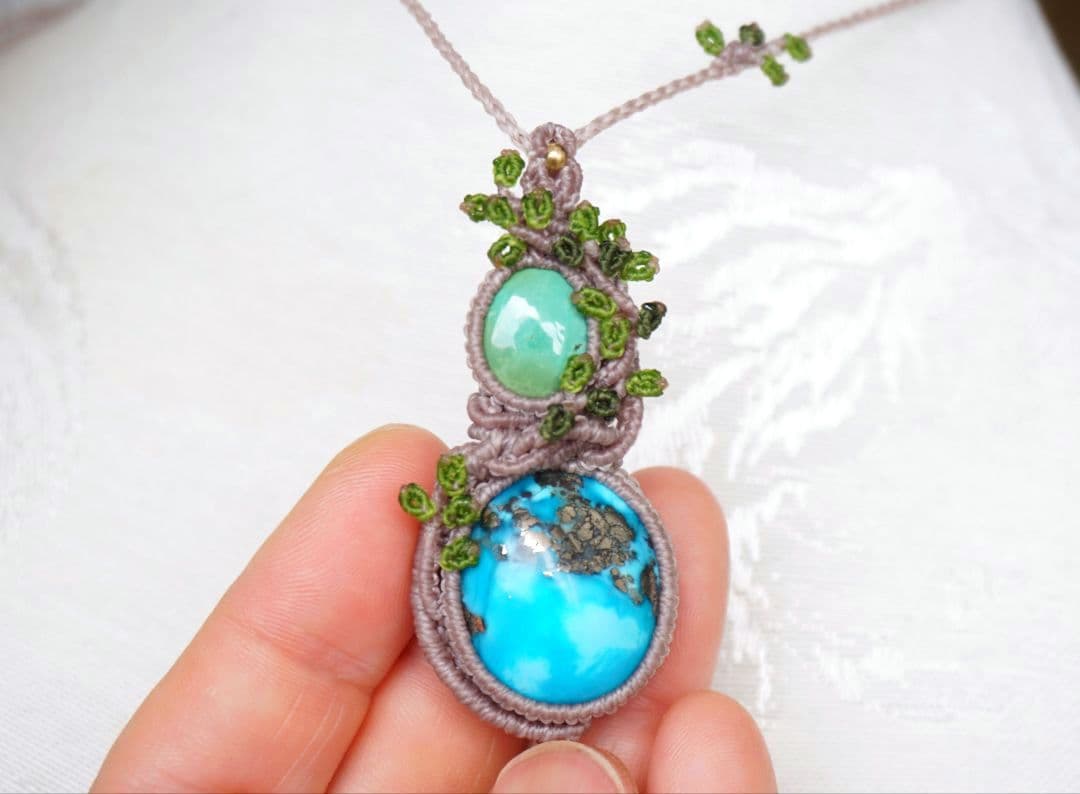 《空と大地の間に》イラン産&チベット産　ターコイズ　マクラメ　ネックレス