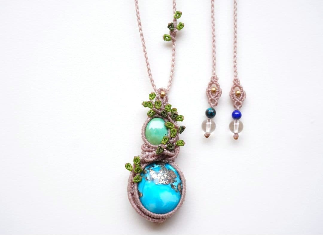 《空と大地の間に》イラン産&チベット産　ターコイズ　マクラメ　ネックレス