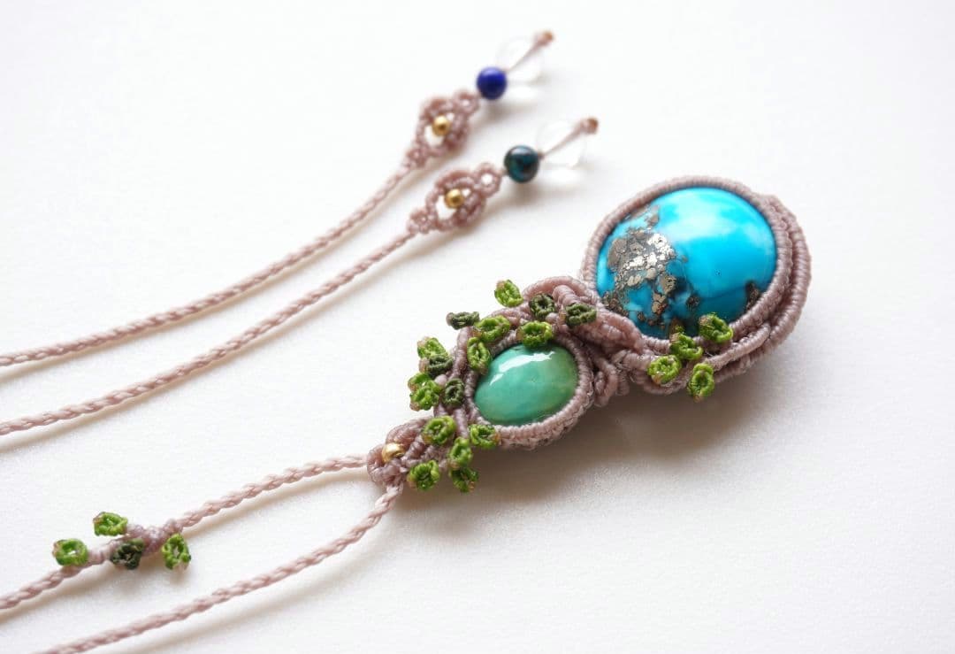 《空と大地の間に》イラン産&チベット産　ターコイズ　マクラメ　ネックレス