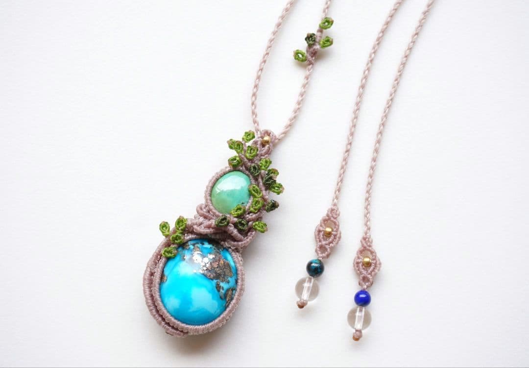 《空と大地の間に》イラン産&チベット産　ターコイズ　マクラメ　ネックレス