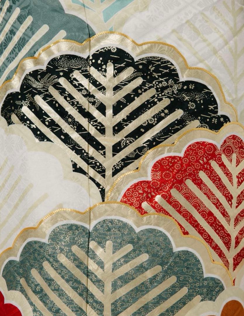 松総柄　個性的な振袖