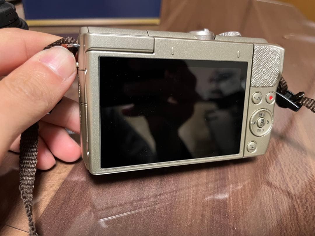 \"限定5,000台モデル\"Canon EOS M200 リミテッドゴールドキット