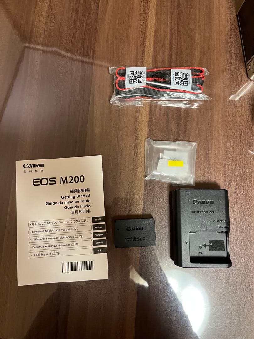 \"限定5,000台モデル\"Canon EOS M200 リミテッドゴールドキット