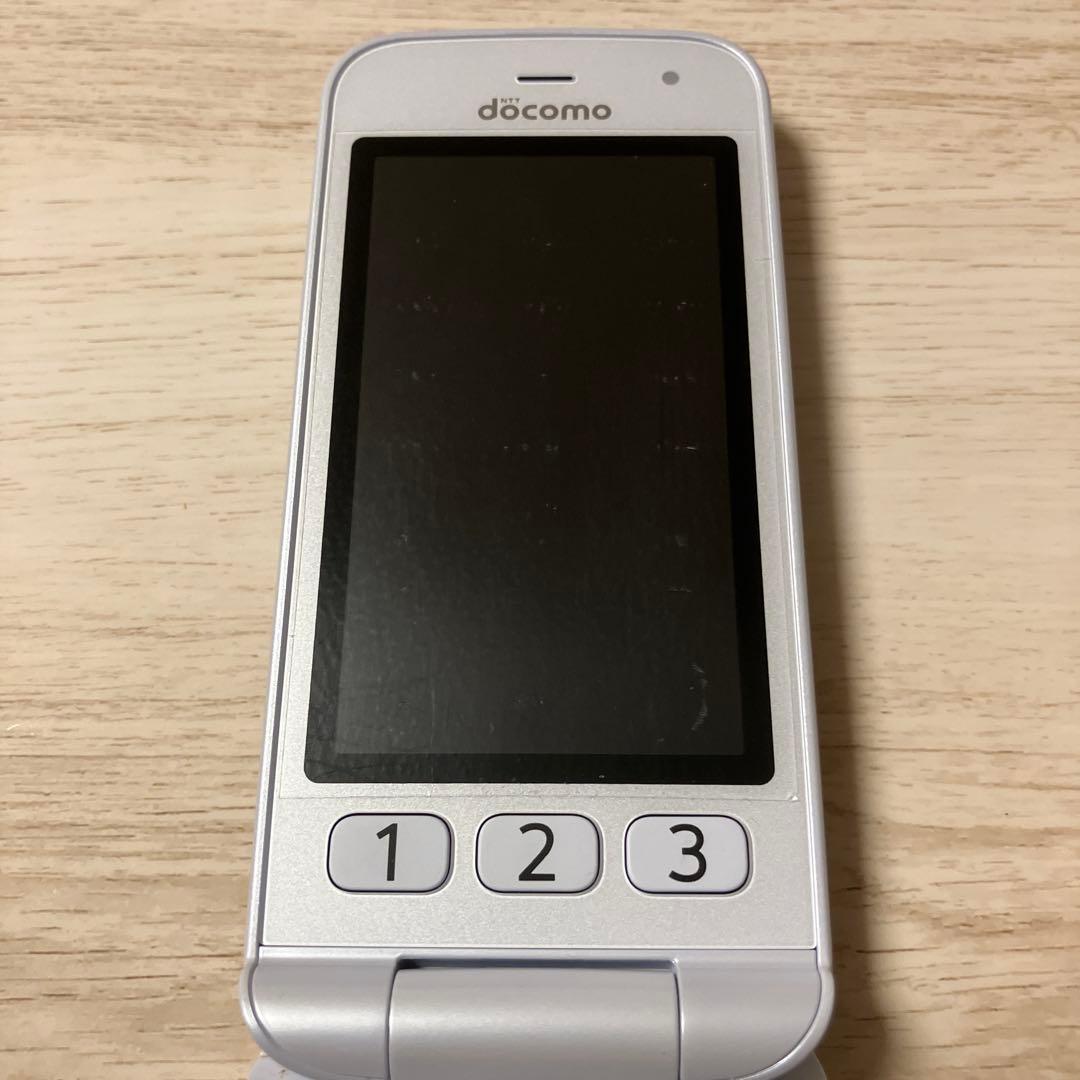 ☆美品☆ドコモらくらくホン F-01M ホワイト（充電器付き）