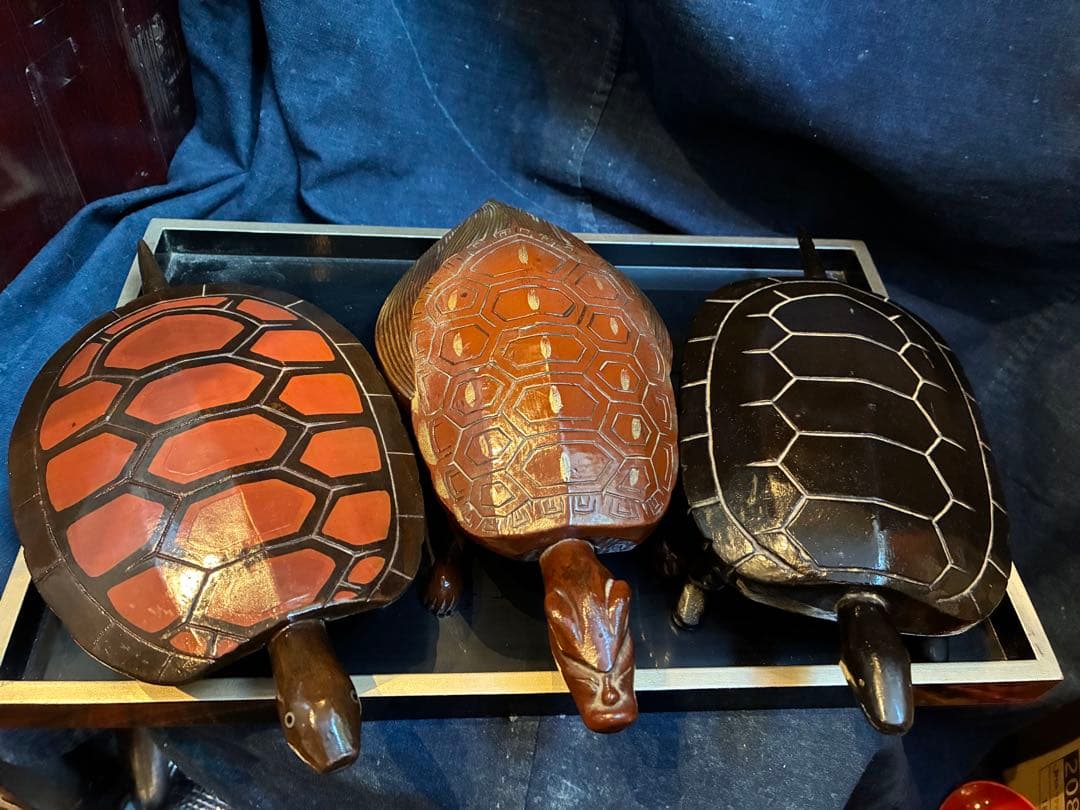 漆器　明治時代　亀　3匹　木製　縁起物　長寿　置物　木彫　かめ