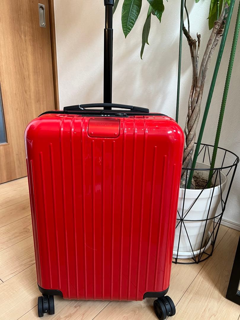 RIMOWA 赤 ハードキャリーケース 31ℓ機内持ち込みサイズ