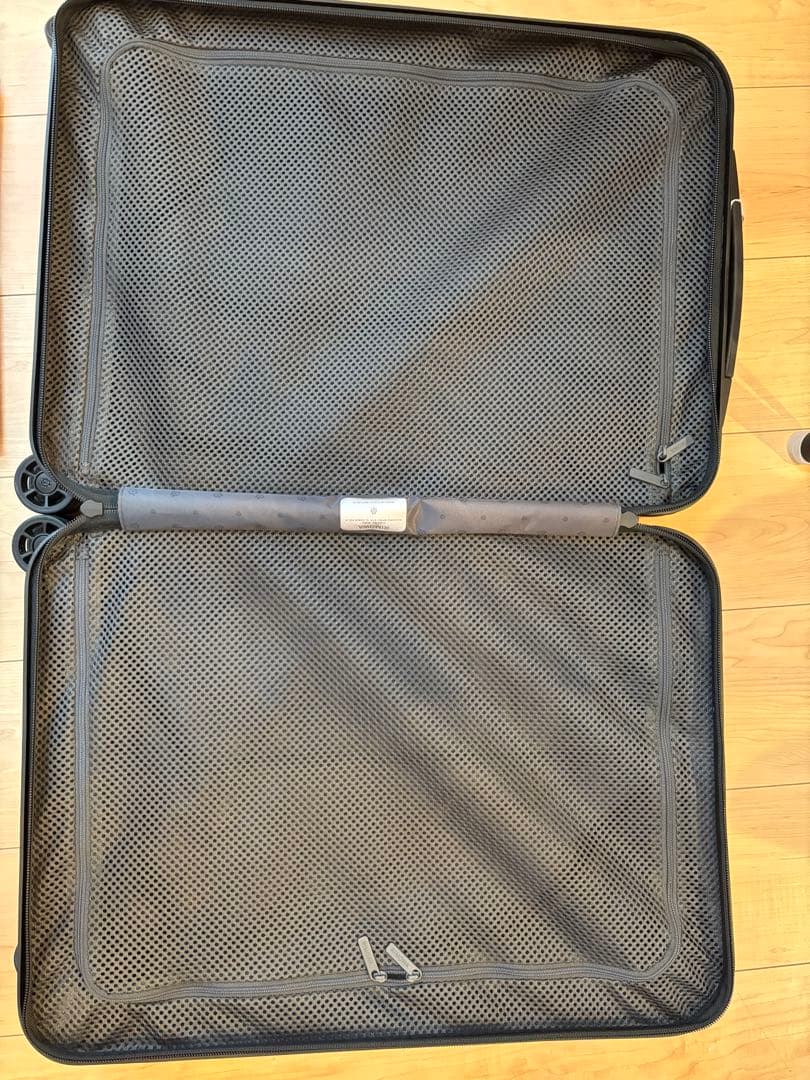 RIMOWA 赤 ハードキャリーケース 31ℓ機内持ち込みサイズ