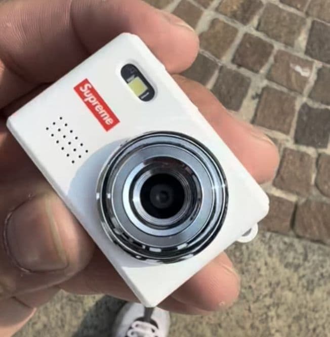 Supreme / Digital Camera Keychain (白)