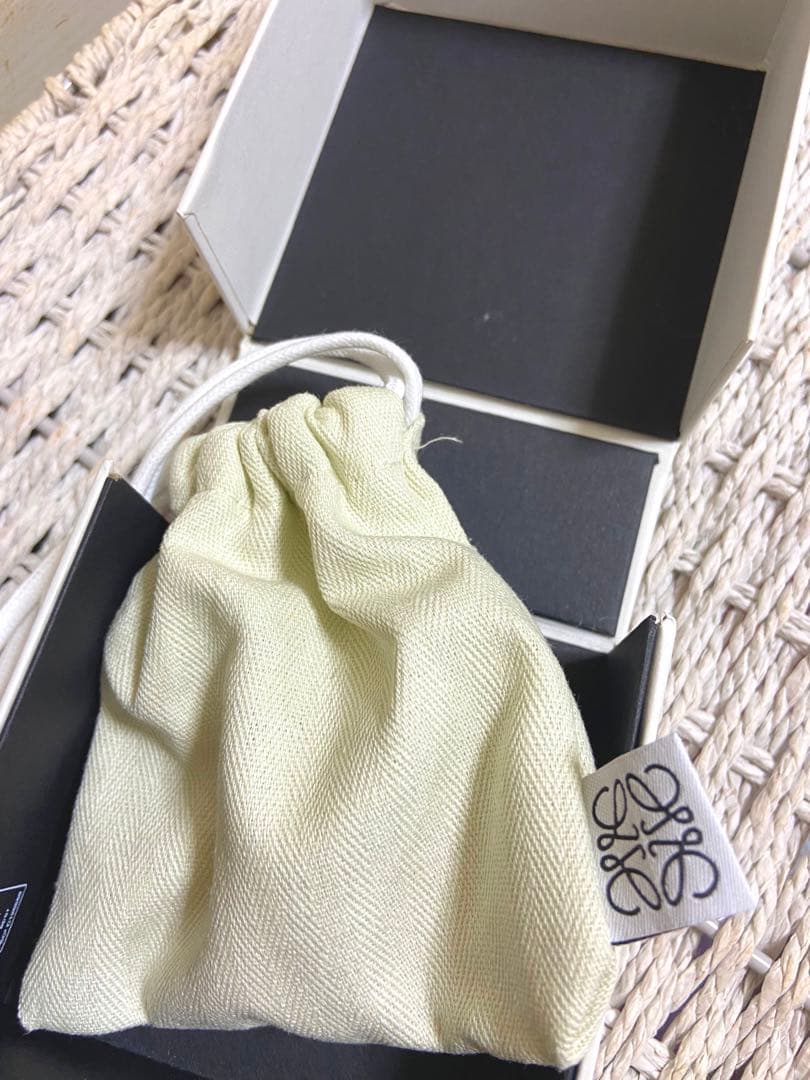 ロエベ　アナグラムブローチゴールド　LOEWE