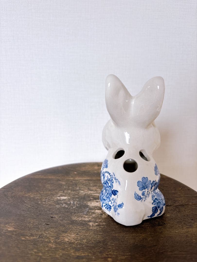 イギリスヴィンテージ　CrownDevon バスケットに花　うさぎ歯ブラシたて