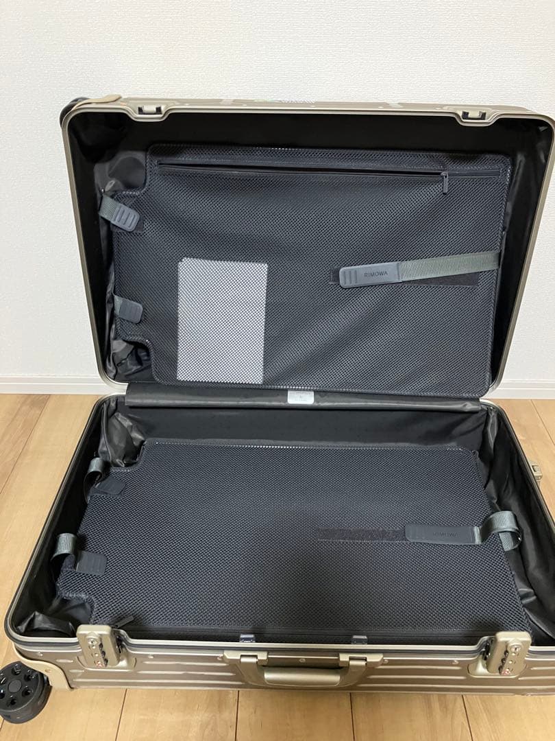 RIMOWA ゴールドキャリーケース