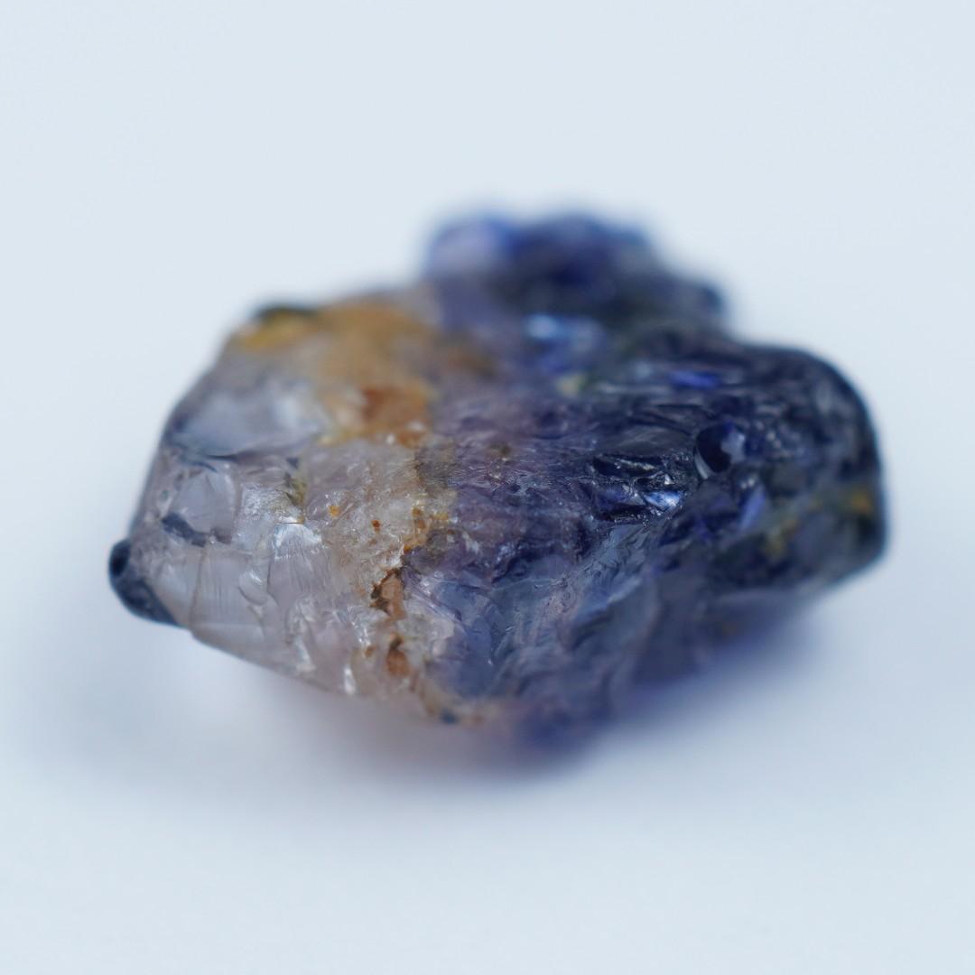 ウインザバイカラーブルーサファイア　原石　タンザニア