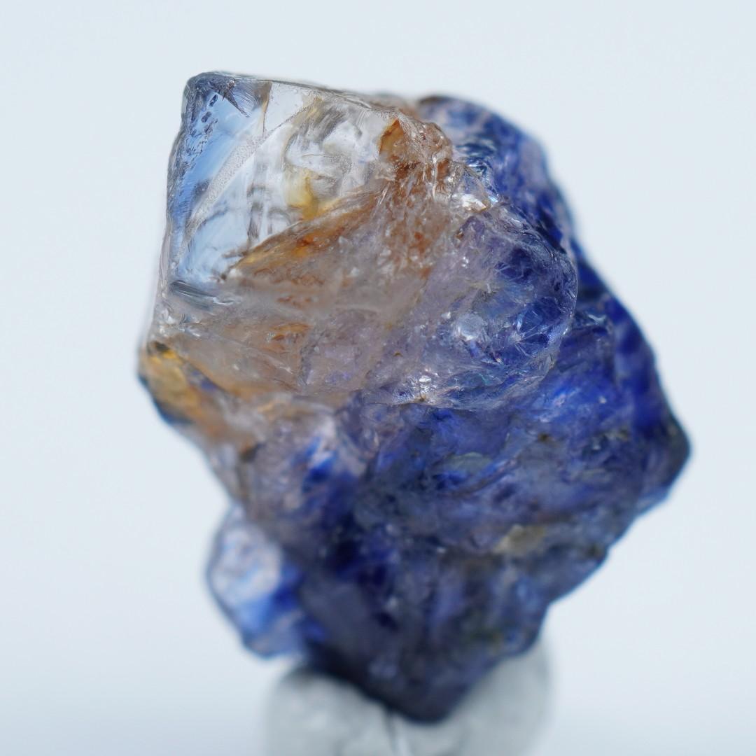 ウインザバイカラーブルーサファイア　原石　タンザニア