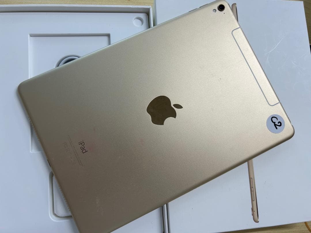 Apple iPad Pro 9.7インチ 128GB (C2)