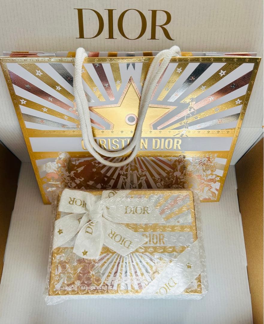 即時発送　完売　新品未使用　ディオール dior 2025 ホリデー　オファー