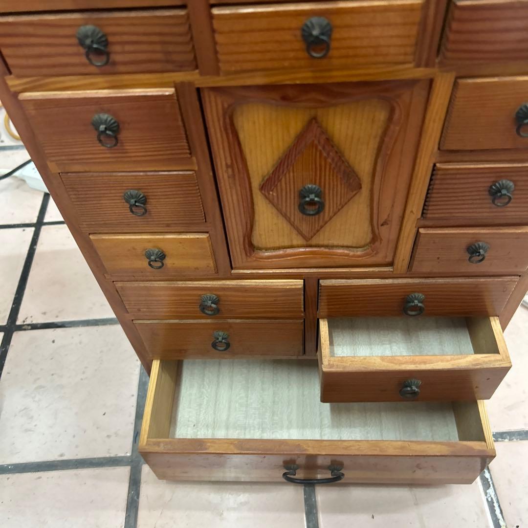 からくり箪笥　薬箪笥　和風デザイン 22引き出し 　隠し扉