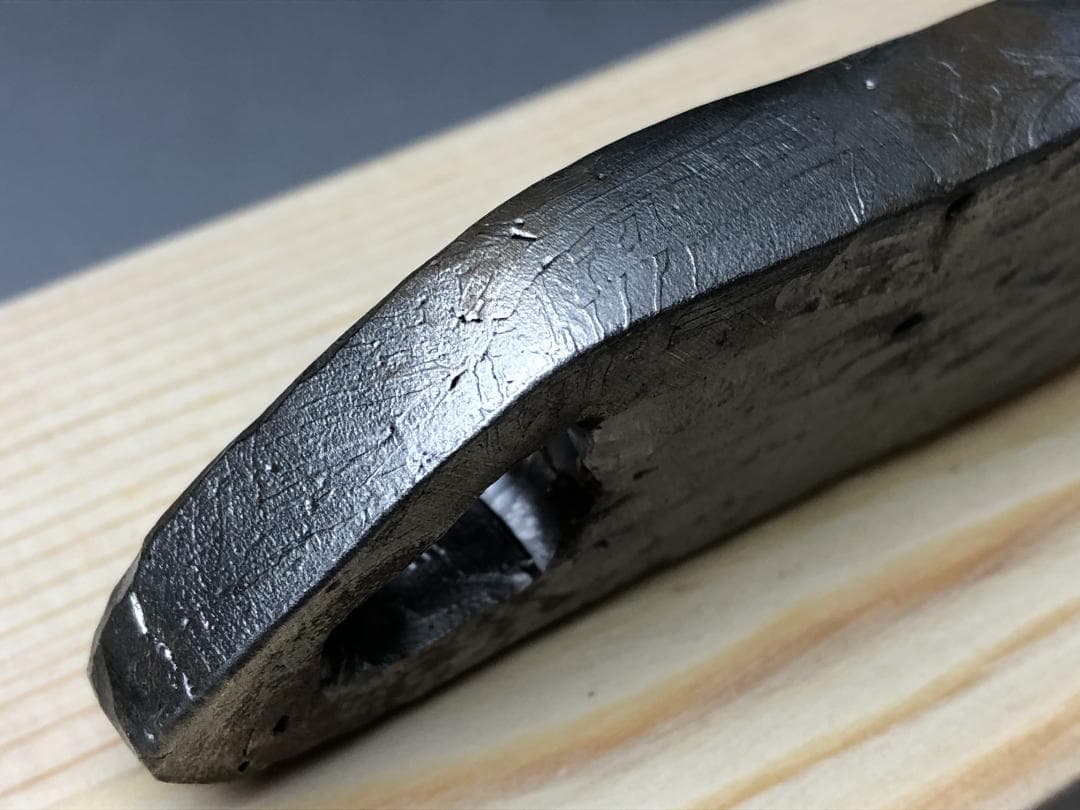 アルタイ隕石　 鉄隕石　メテオライト　模造刀　重さ約152ｇ 共箱