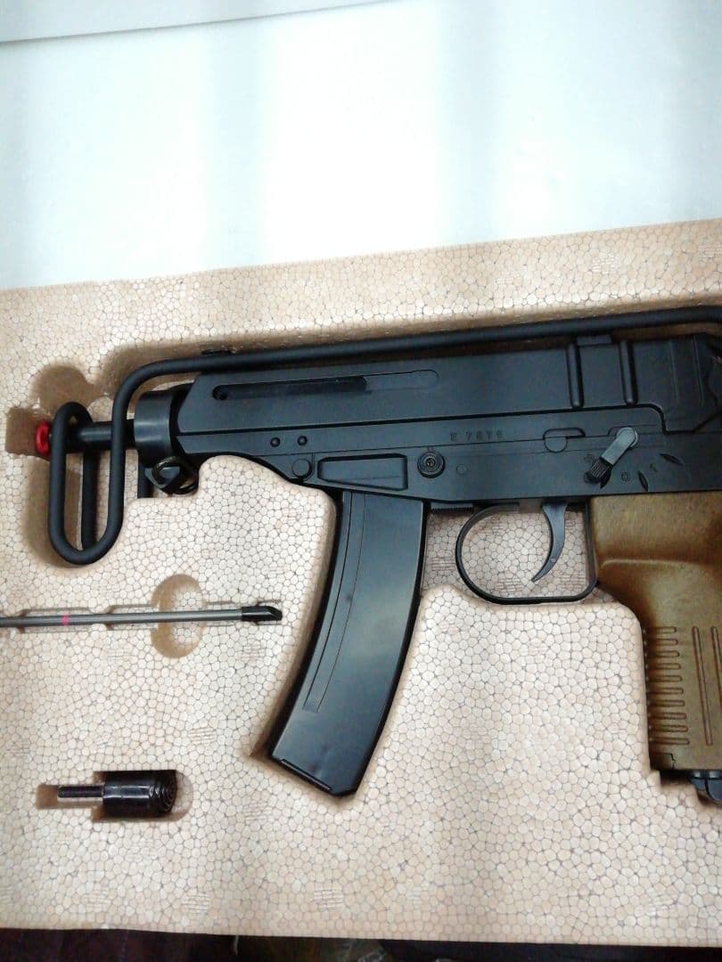 東京マルイ Vz61 スコーピオン エアコキ 箱付き ほぼ未使用 サバゲー