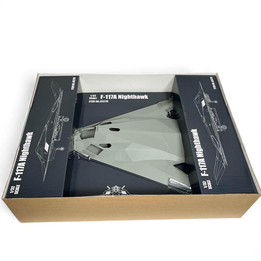 トランペッター 1/32 アメリカ空軍 F-117A ナイトホーク プラモデル